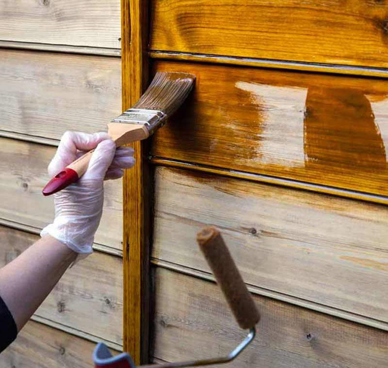 LASURE BOISERIE CHALET - Les Savoyards Orticat en Savoie (73) : Entretien de chalet et rénovation des boiseries avec l'application de lasure et de saturateur pour protéger le bois